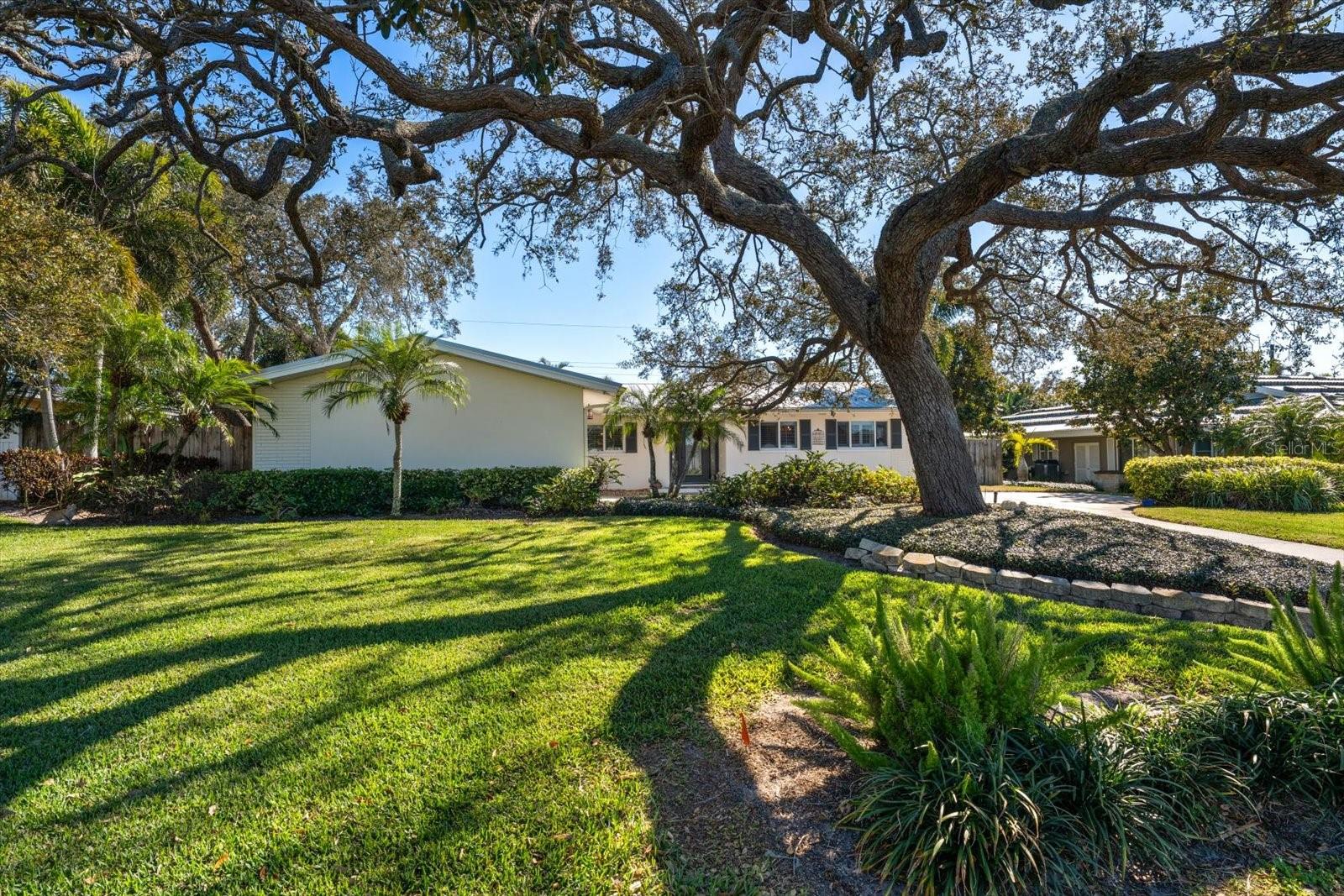 Image 5 of 31 For 127 Oakwood Drive