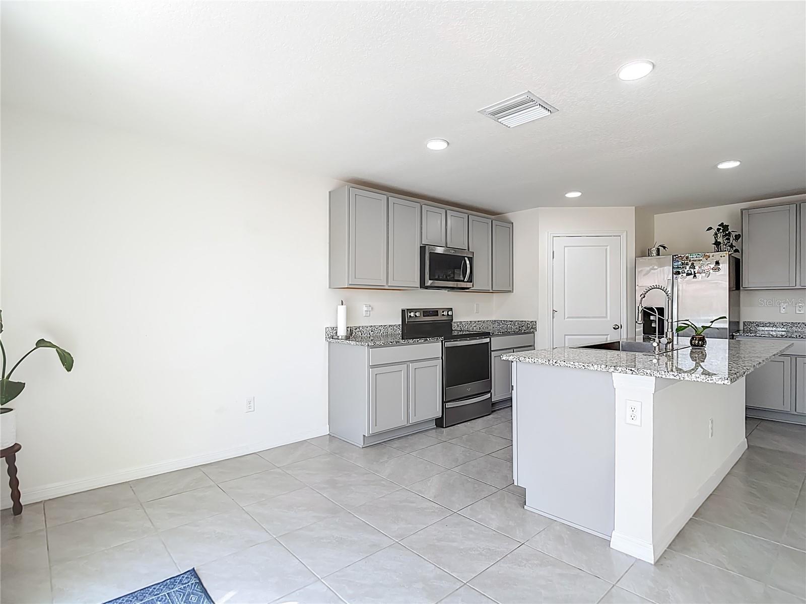 Image 13 of 45 For 35668 Doveland Drive