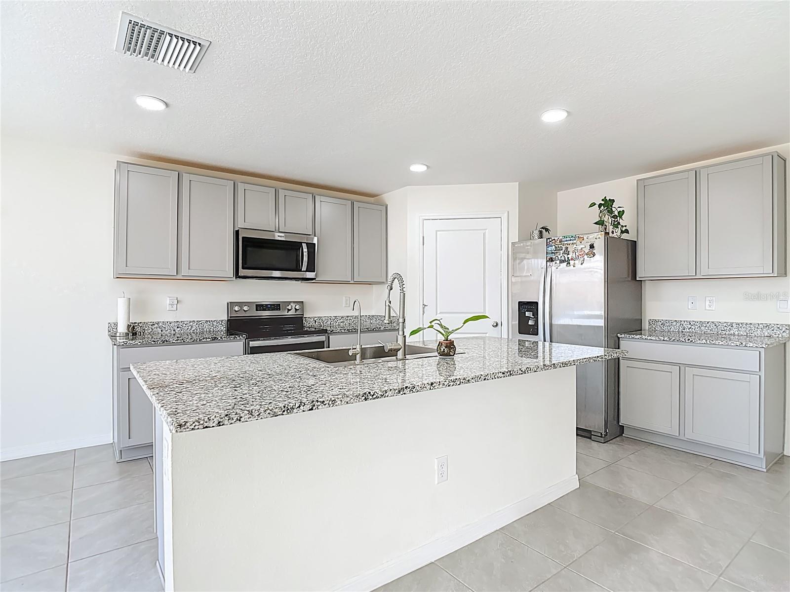 Image 14 of 45 For 35668 Doveland Drive