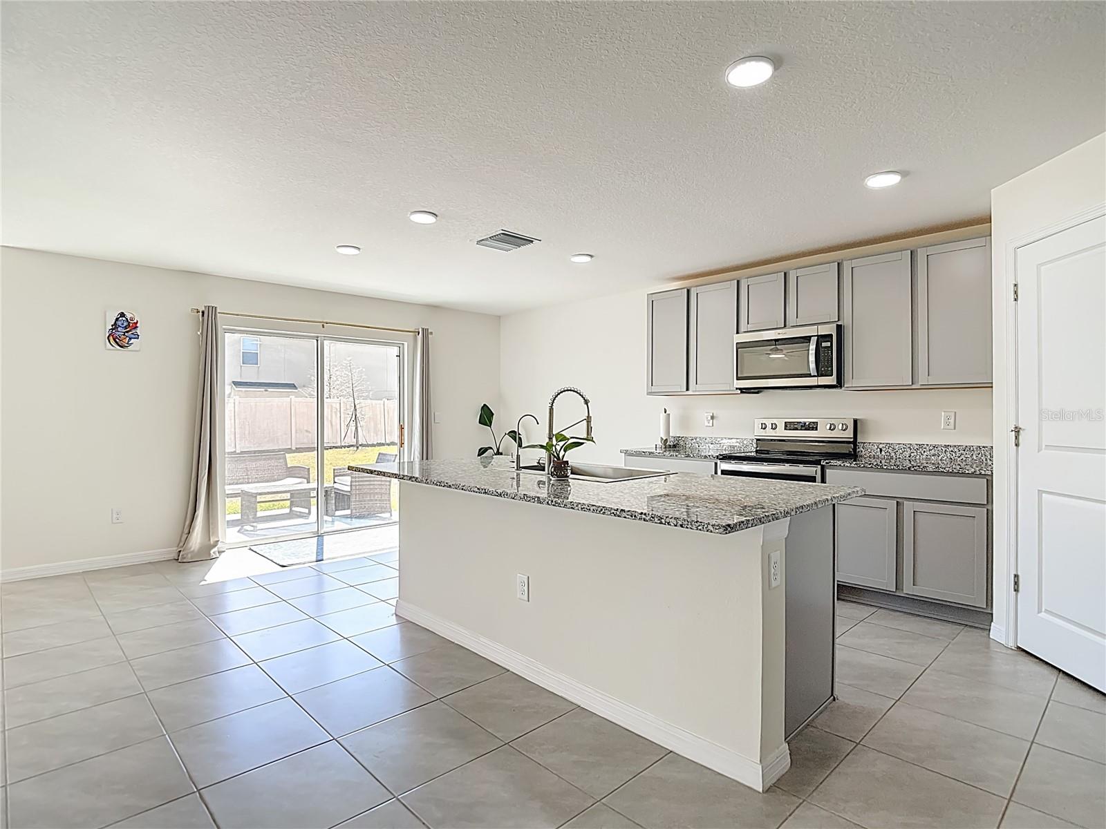 Image 4 of 45 For 35668 Doveland Drive