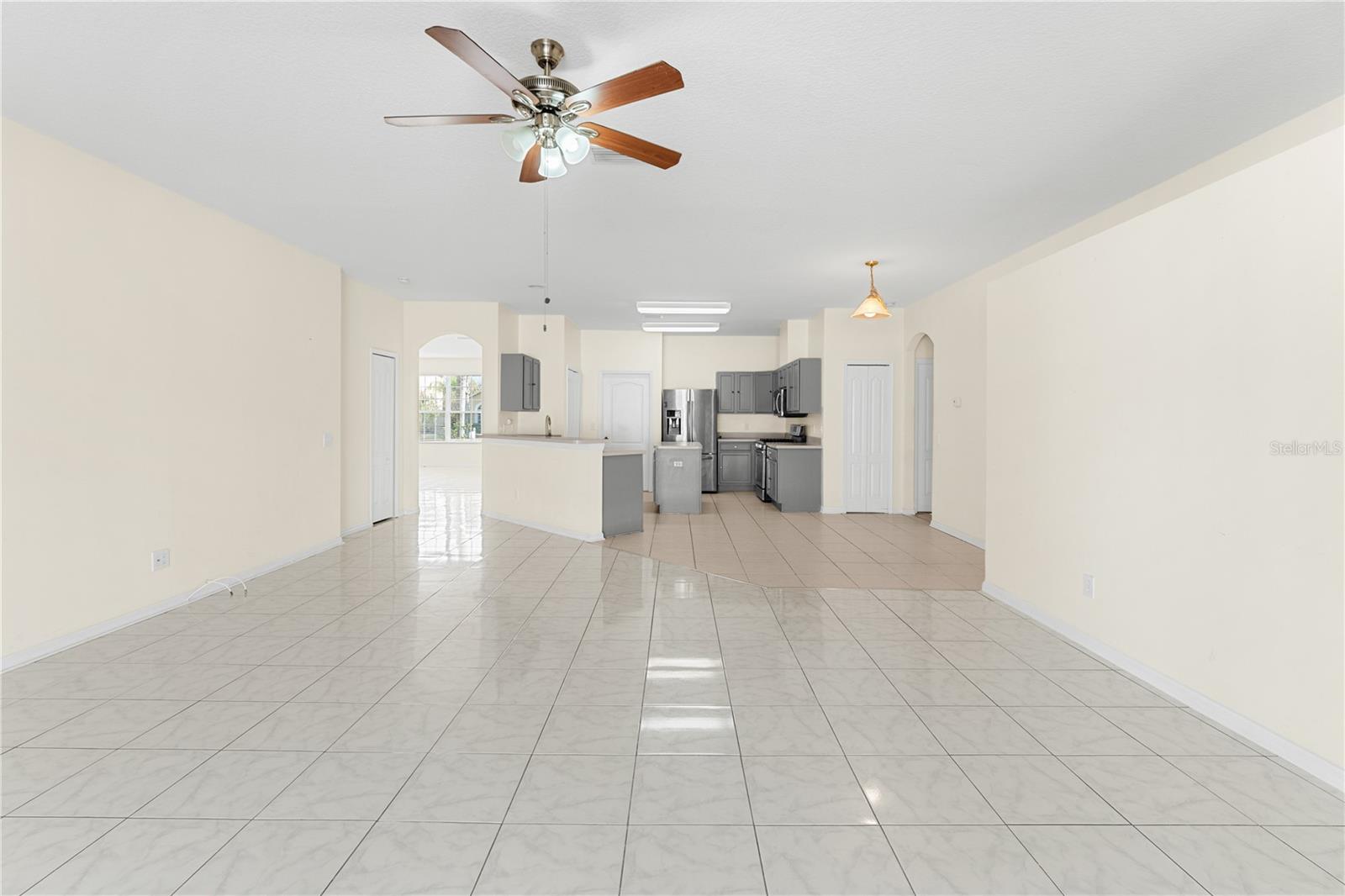 Listing photo id 10 for 10416 Meadow Spring Drive