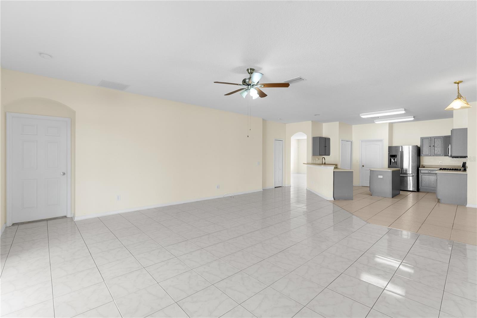 Listing photo id 11 for 10416 Meadow Spring Drive