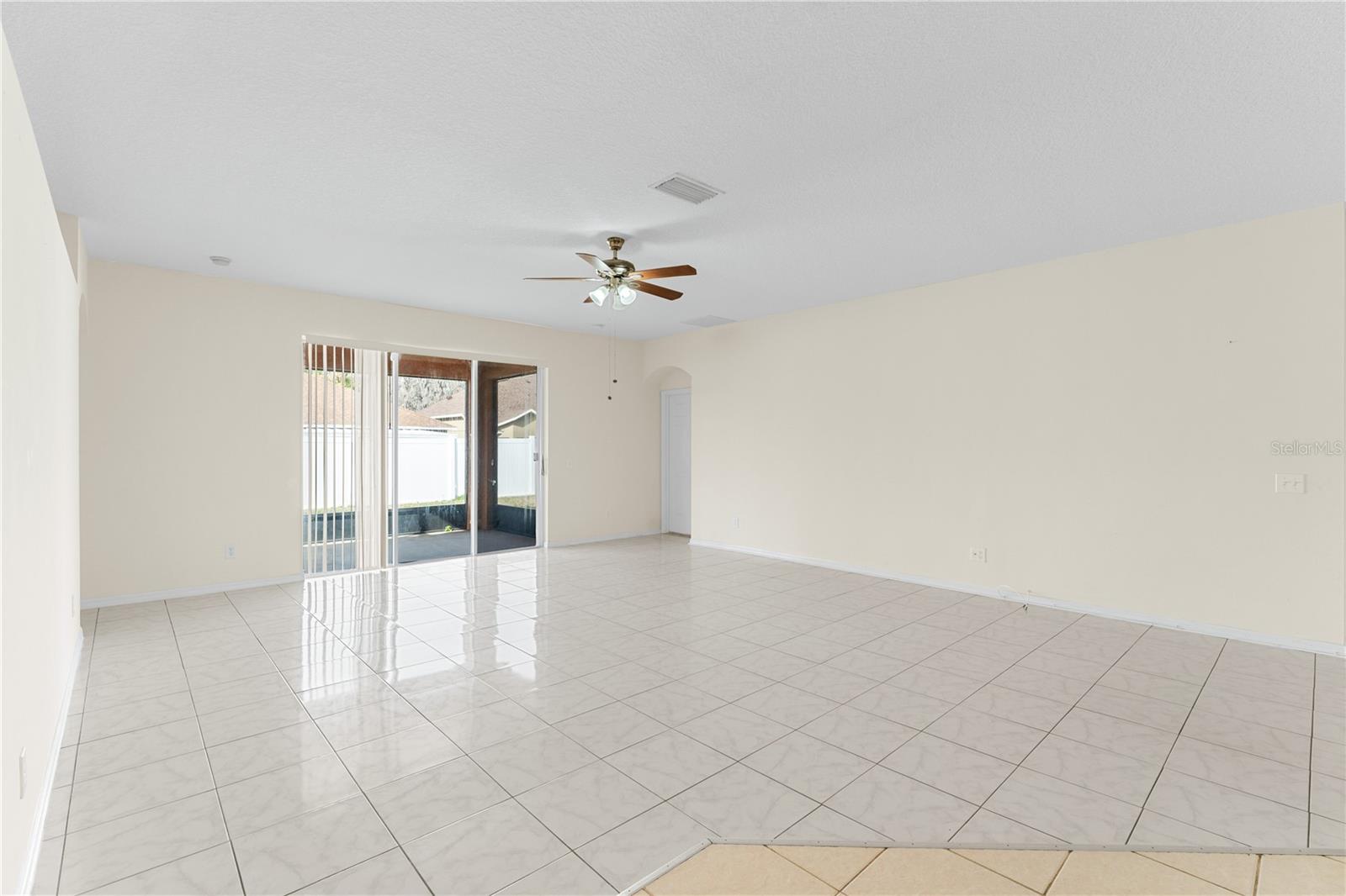 Listing photo id 12 for 10416 Meadow Spring Drive