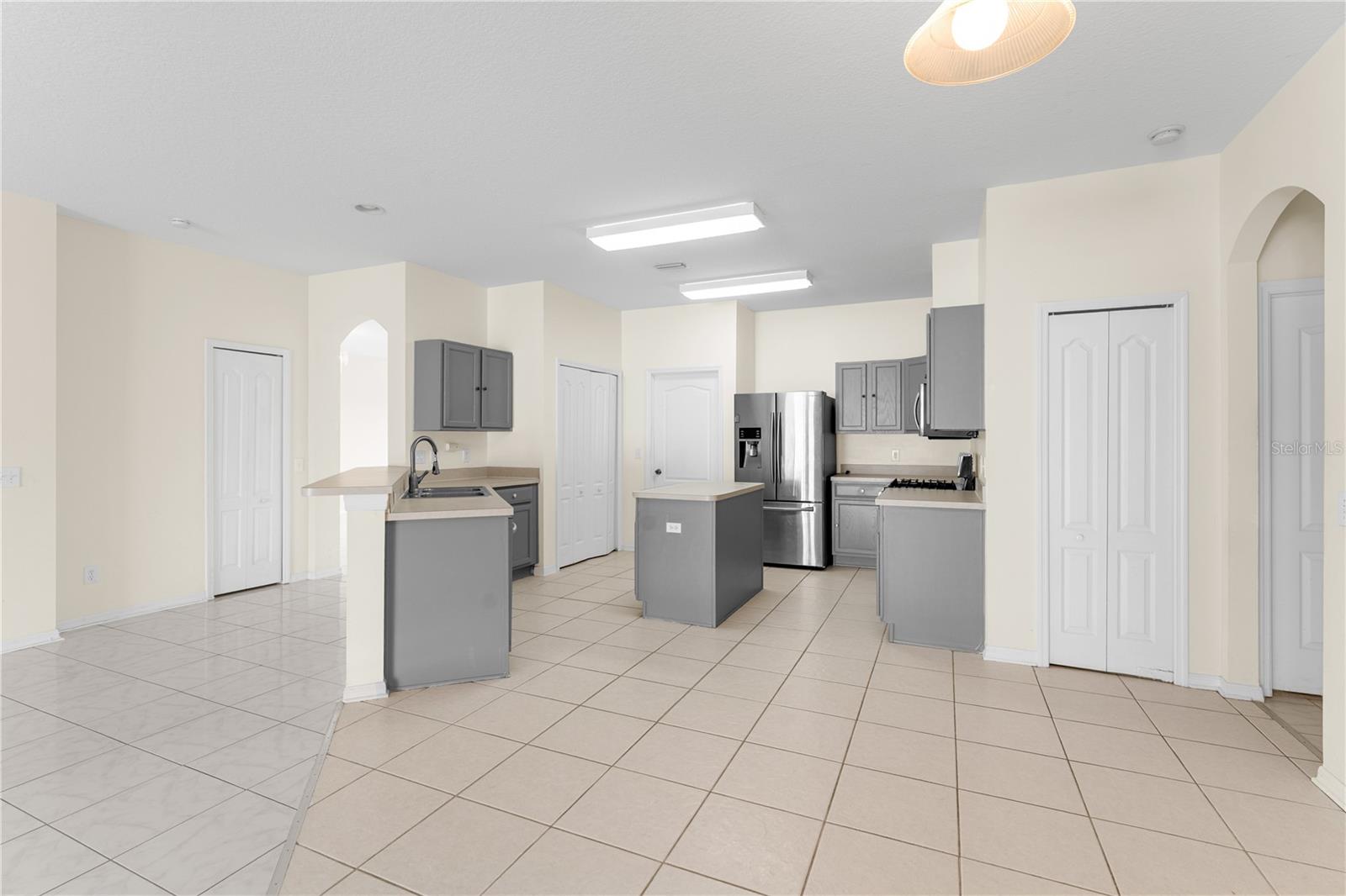 Listing photo id 13 for 10416 Meadow Spring Drive