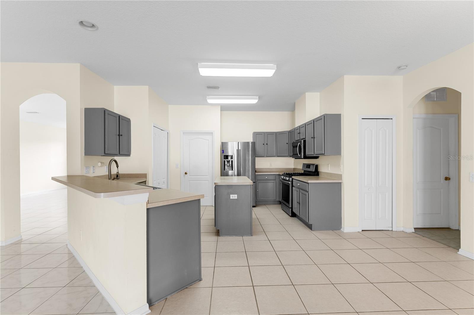 Listing photo id 15 for 10416 Meadow Spring Drive