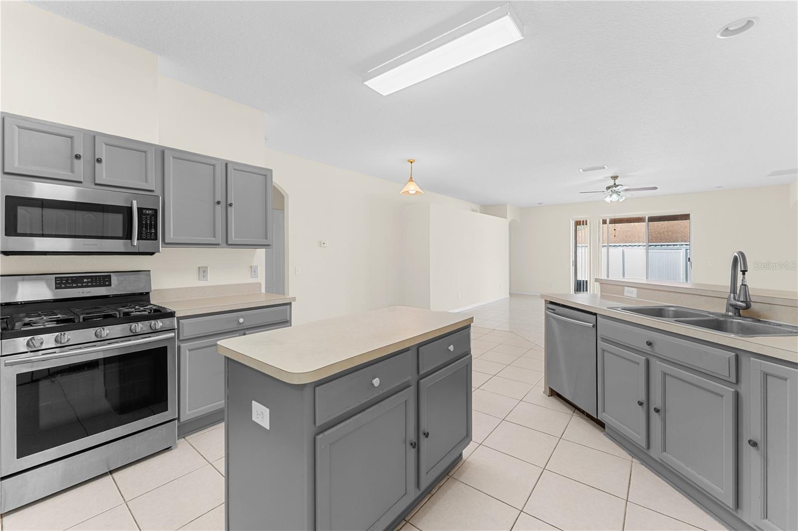 Listing photo id 16 for 10416 Meadow Spring Drive