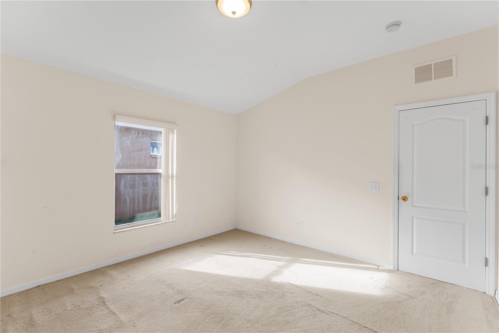 Listing photo id 18 for 10416 Meadow Spring Drive