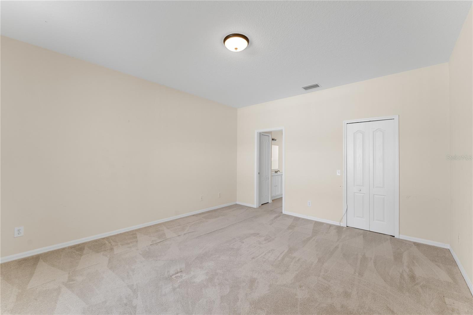 Listing photo id 31 for 10416 Meadow Spring Drive