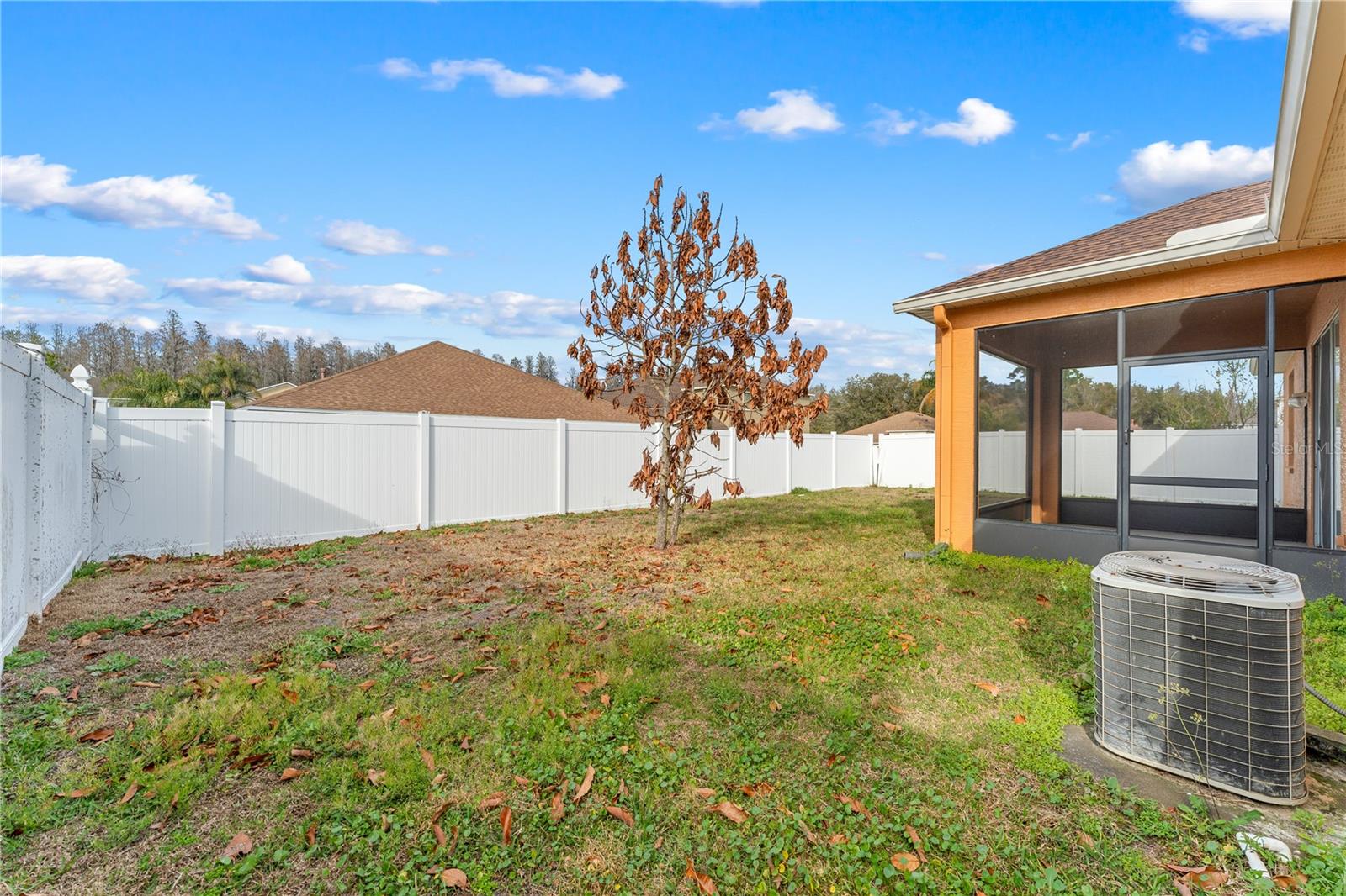 Listing photo id 2 for 10416 Meadow Spring Drive