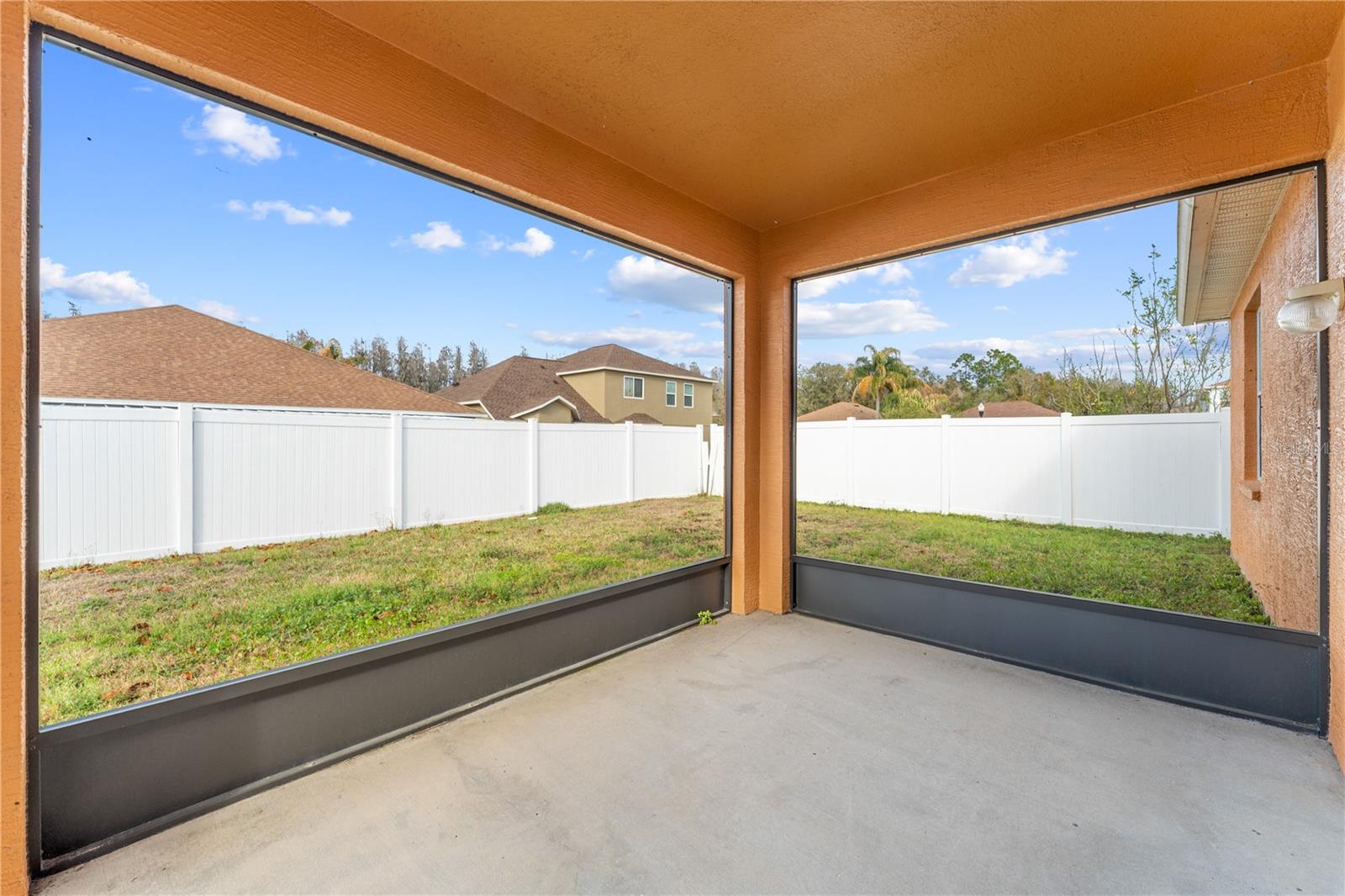 Listing photo id 42 for 10416 Meadow Spring Drive