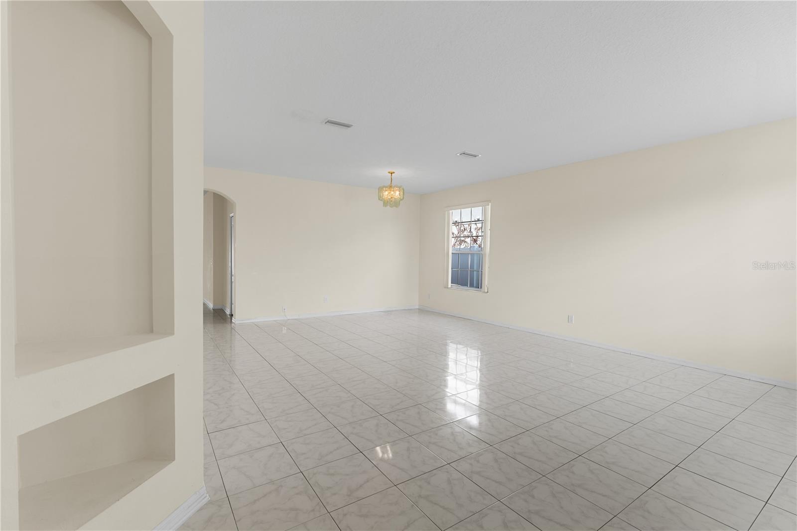 Listing photo id 3 for 10416 Meadow Spring Drive