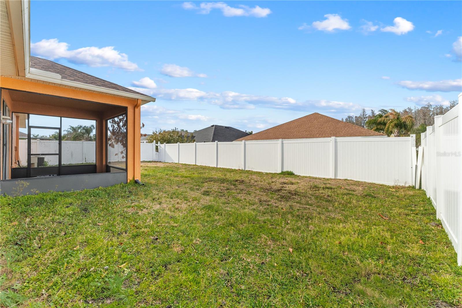 Listing photo id 48 for 10416 Meadow Spring Drive