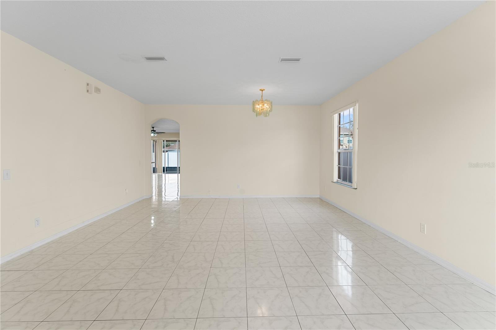 Listing photo id 5 for 10416 Meadow Spring Drive