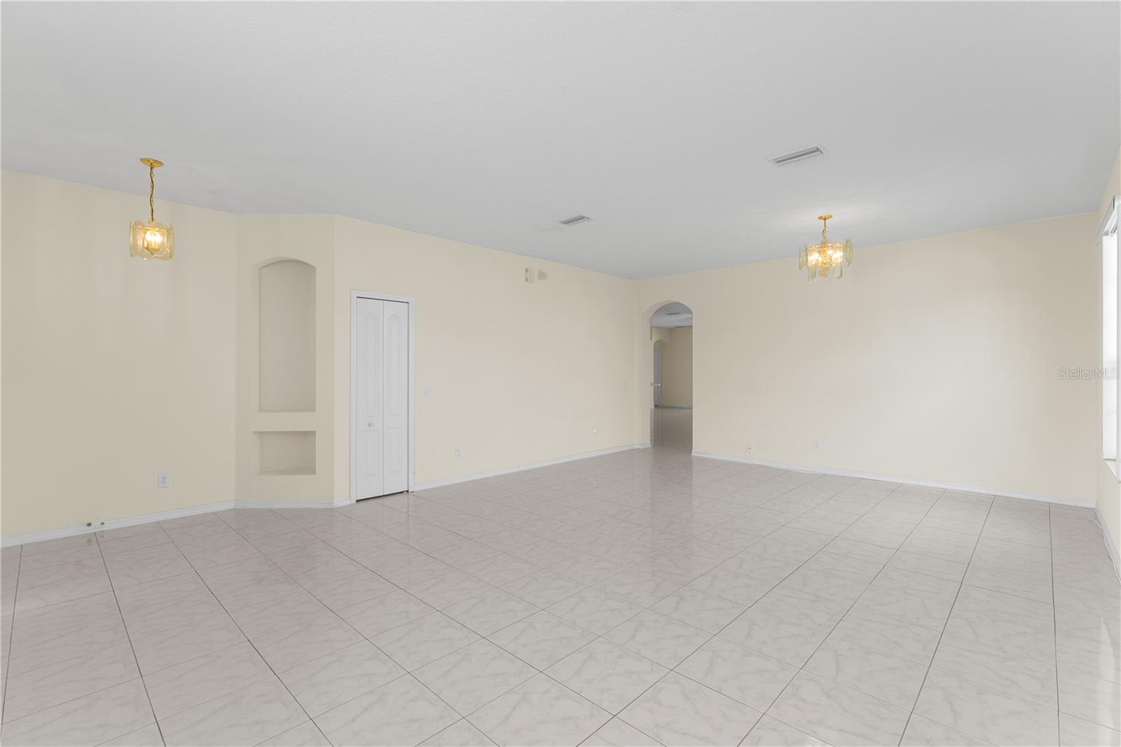 Listing photo id 6 for 10416 Meadow Spring Drive