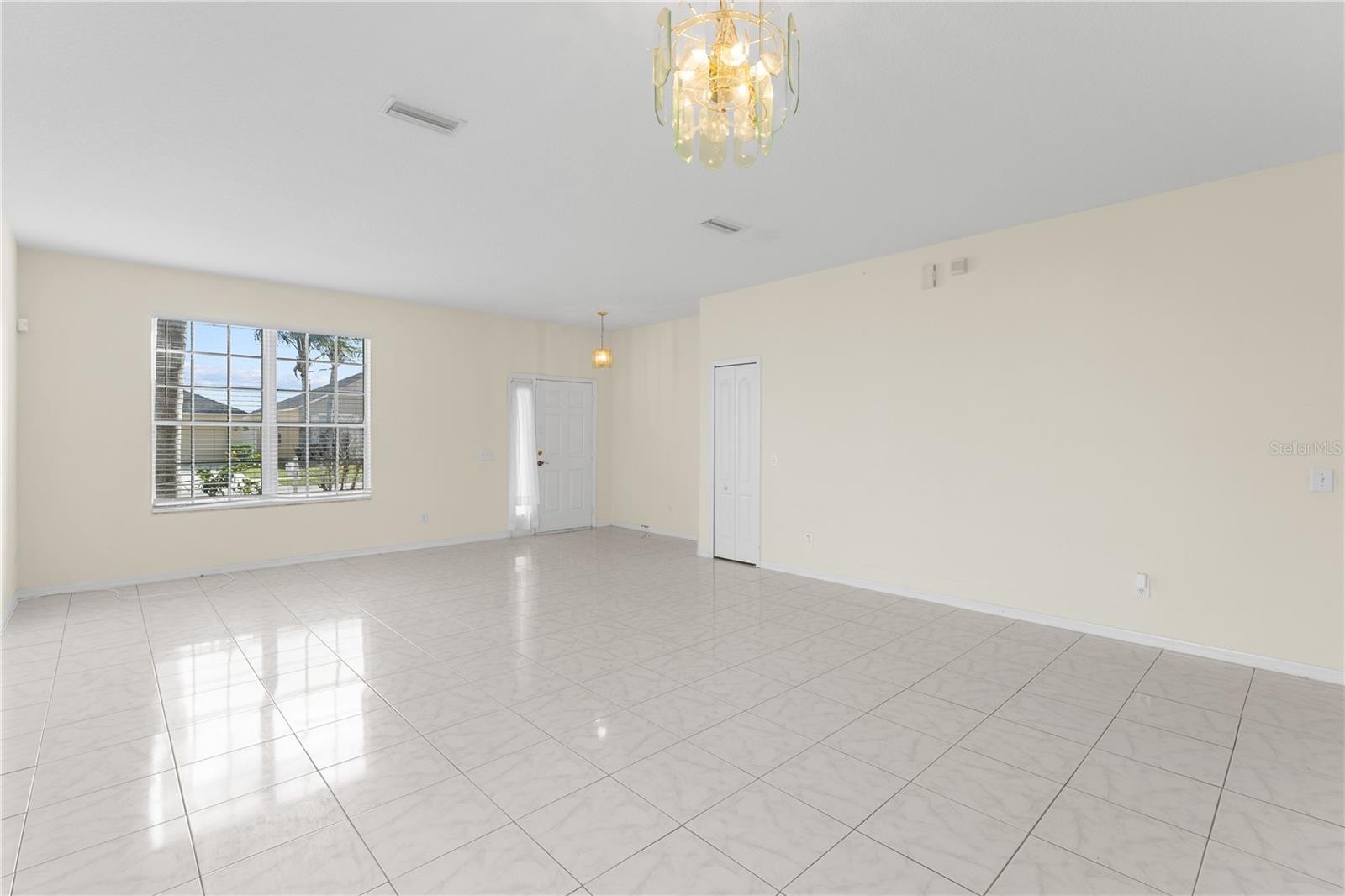 Listing photo id 7 for 10416 Meadow Spring Drive