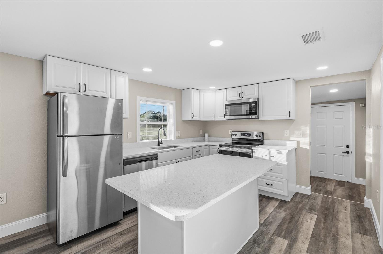 Image 11 of 32 For 2547 10th Avenue S