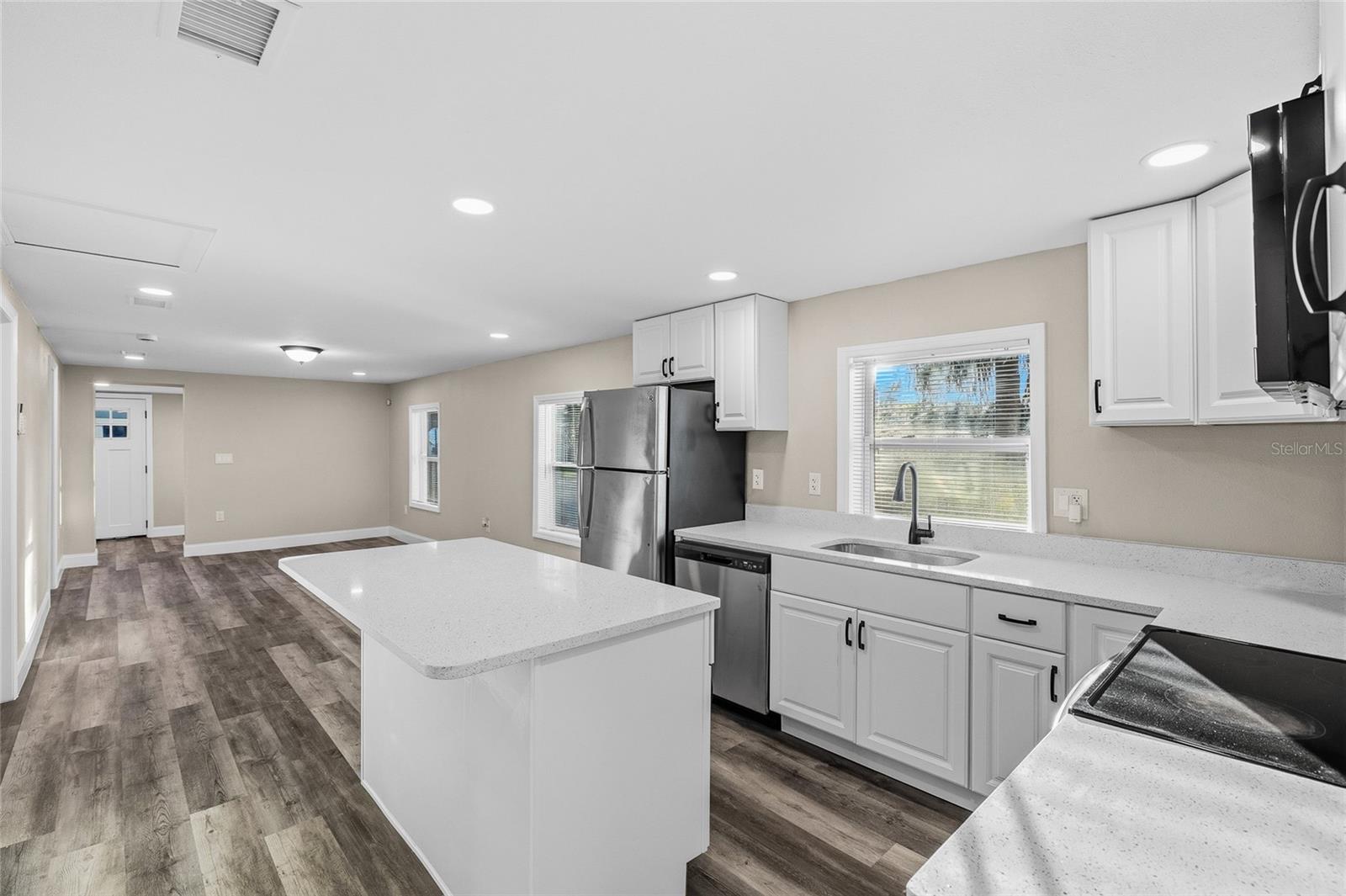 Image 12 of 32 For 2547 10th Avenue S