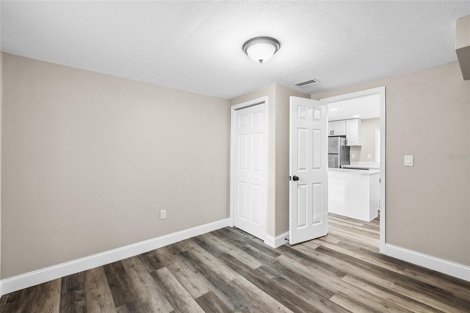 Image 14 of 32 For 2547 10th Avenue S