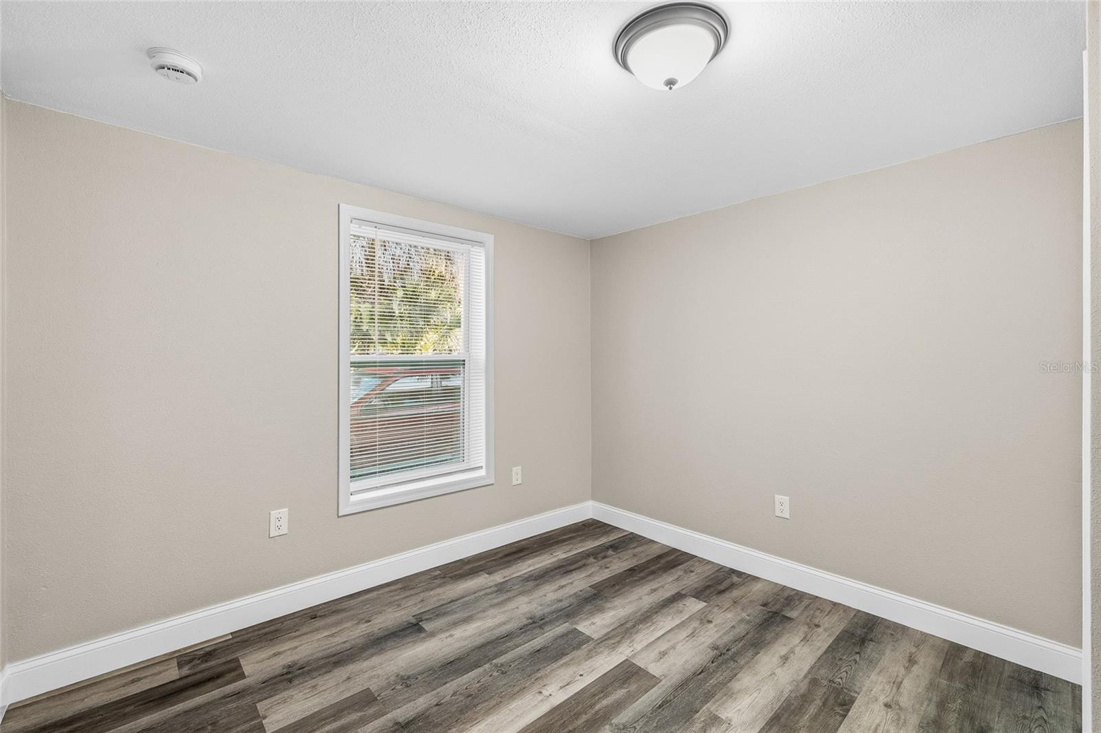 Image 20 of 32 For 2547 10th Avenue S