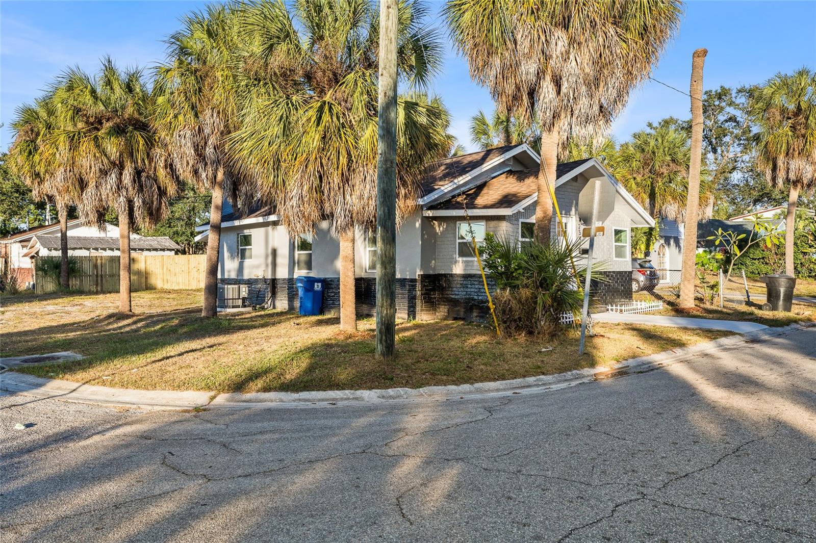 Image 22 of 32 For 2547 10th Avenue S