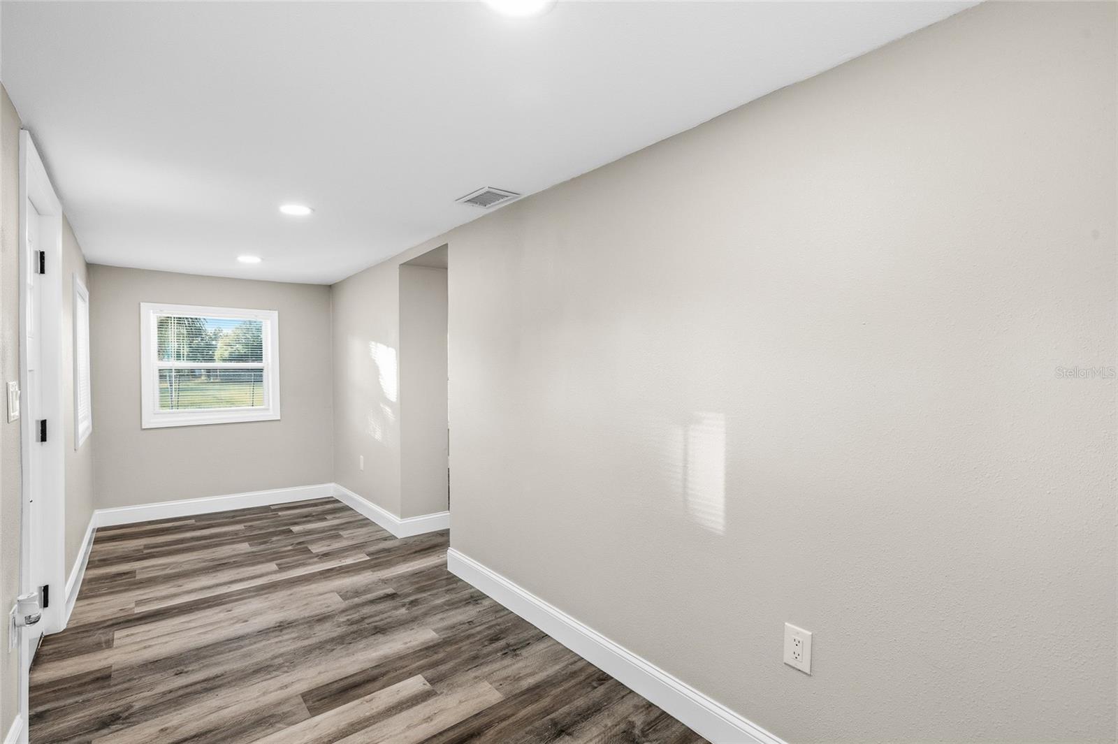 Image 4 of 32 For 2547 10th Avenue S