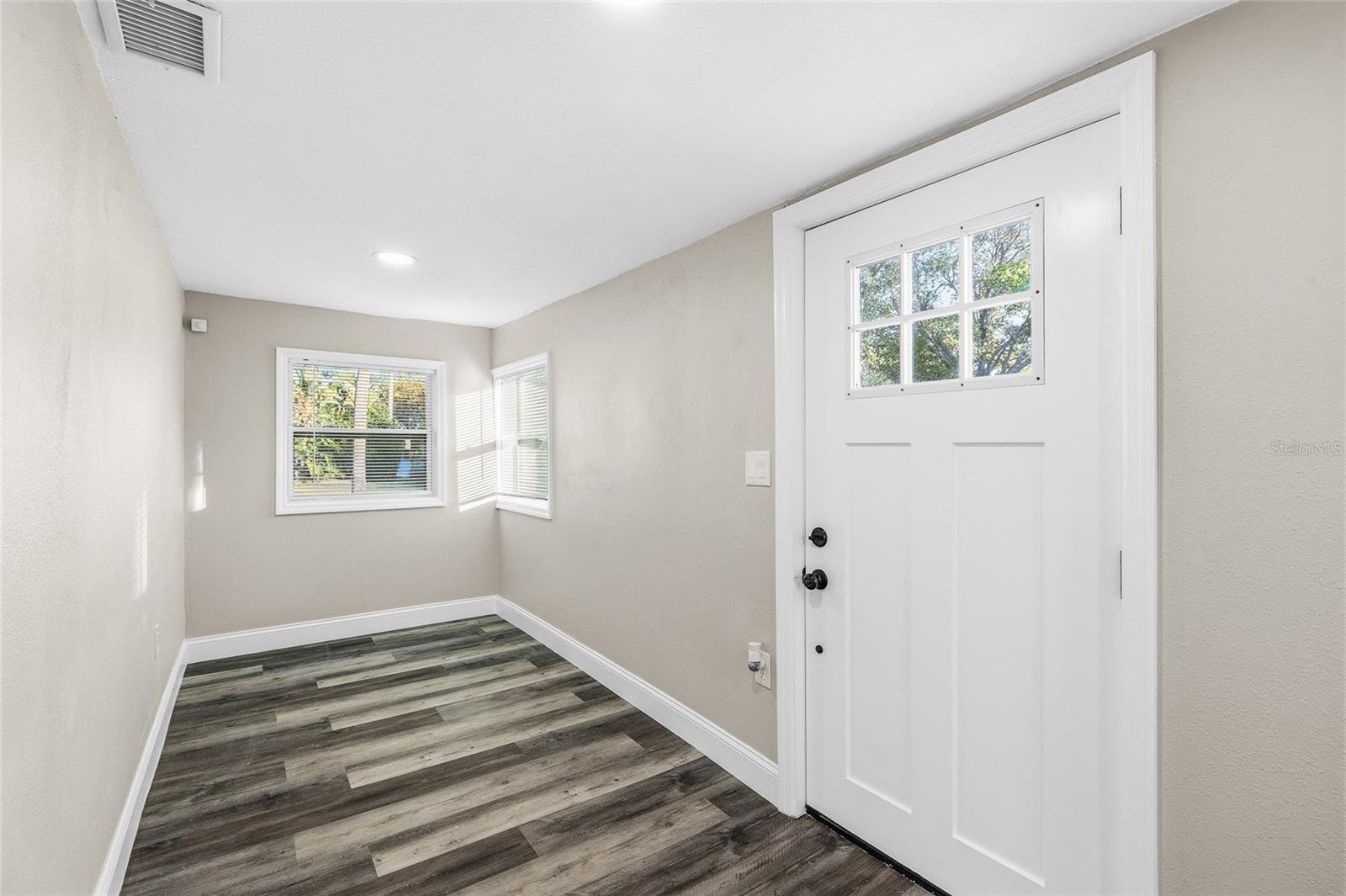 Image 5 of 32 For 2547 10th Avenue S