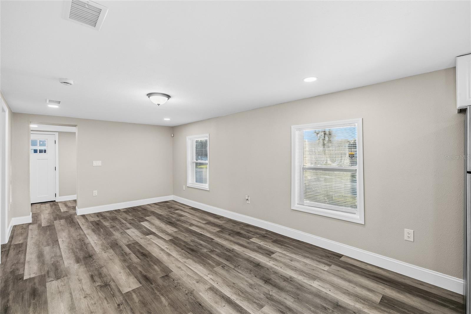 Image 6 of 32 For 2547 10th Avenue S