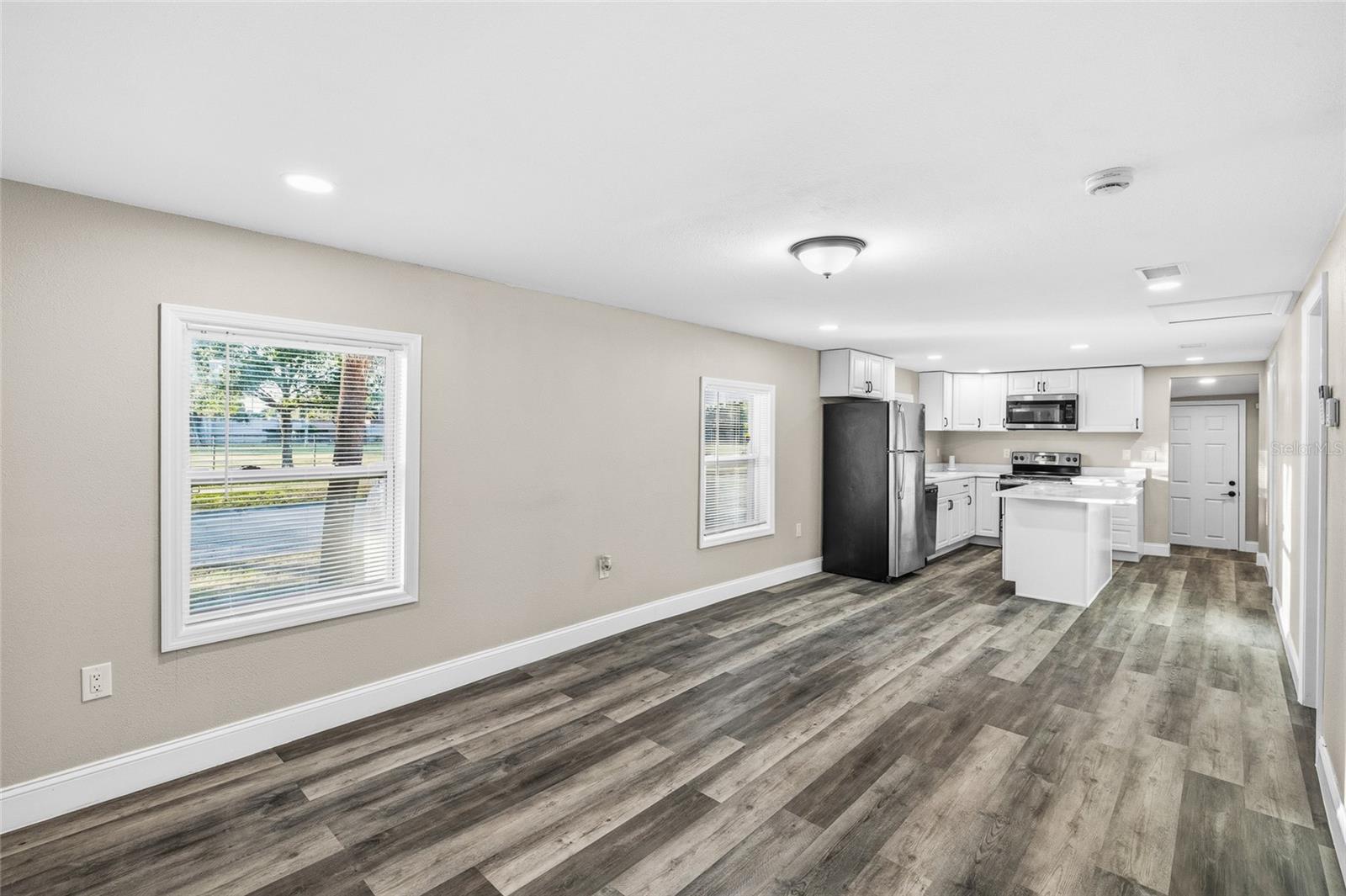 Image 8 of 32 For 2547 10th Avenue S