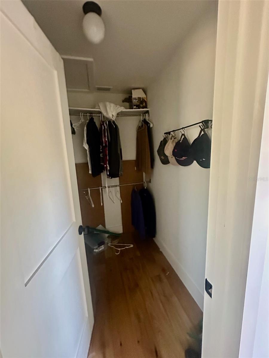 Listing photo id 8 for 900 46th Avenue N