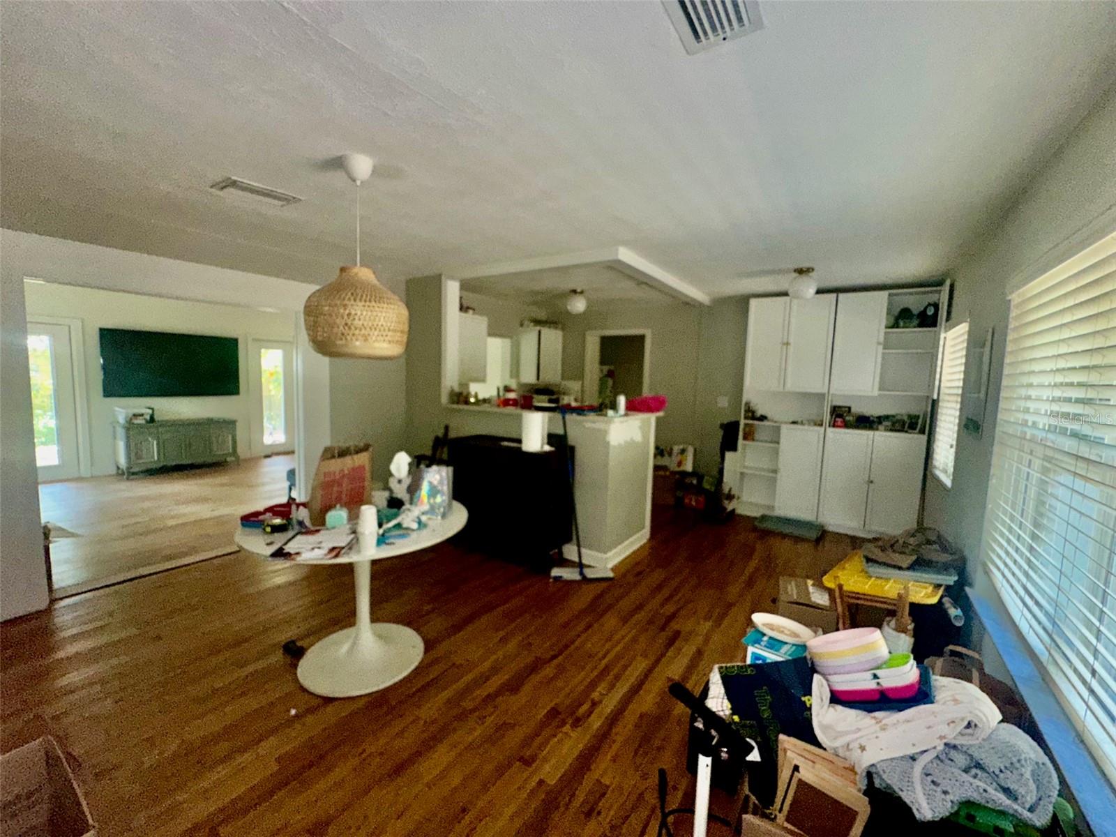 Listing photo id 3 for 900 46th Avenue N