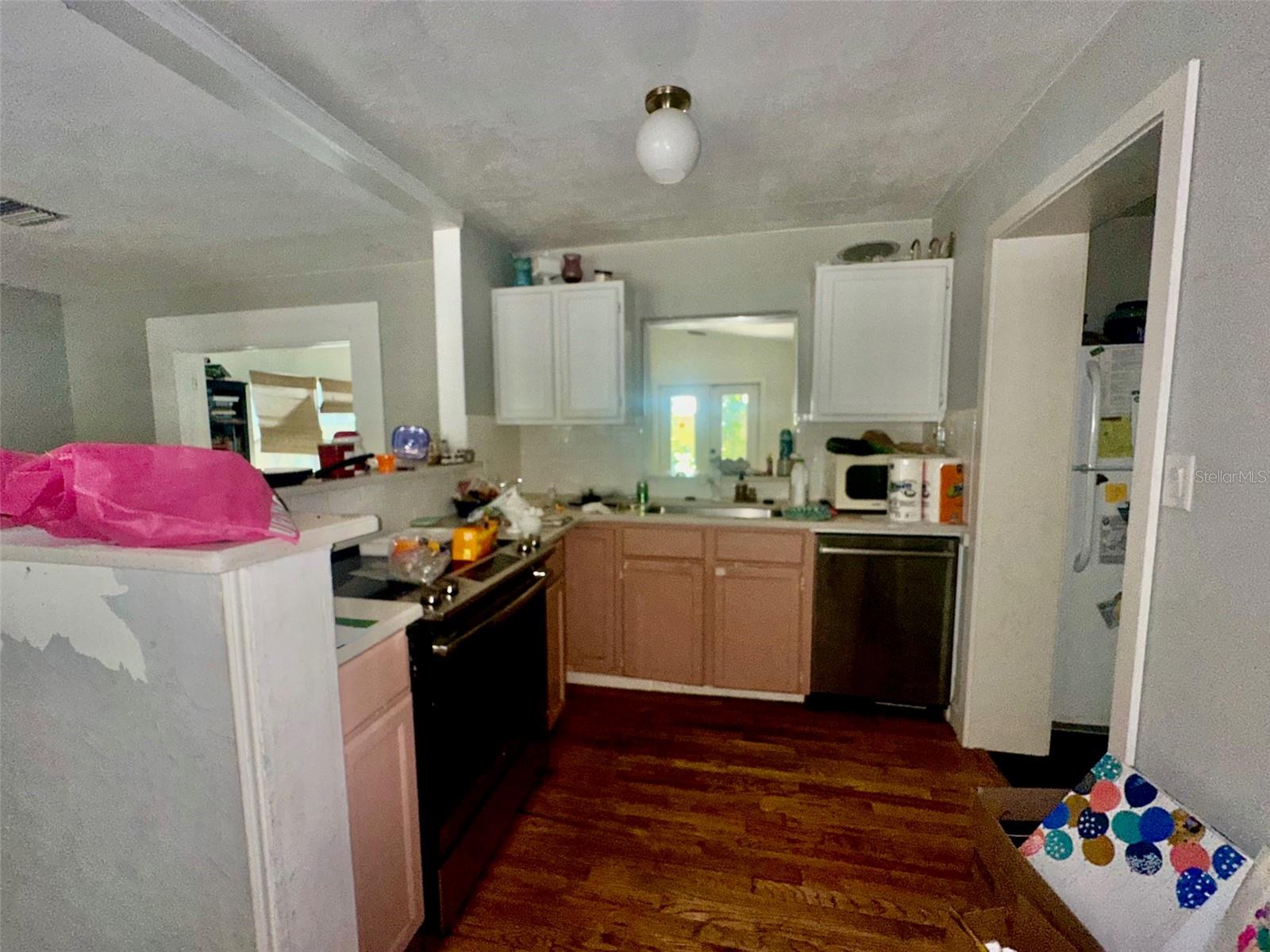 Listing photo id 5 for 900 46th Avenue N