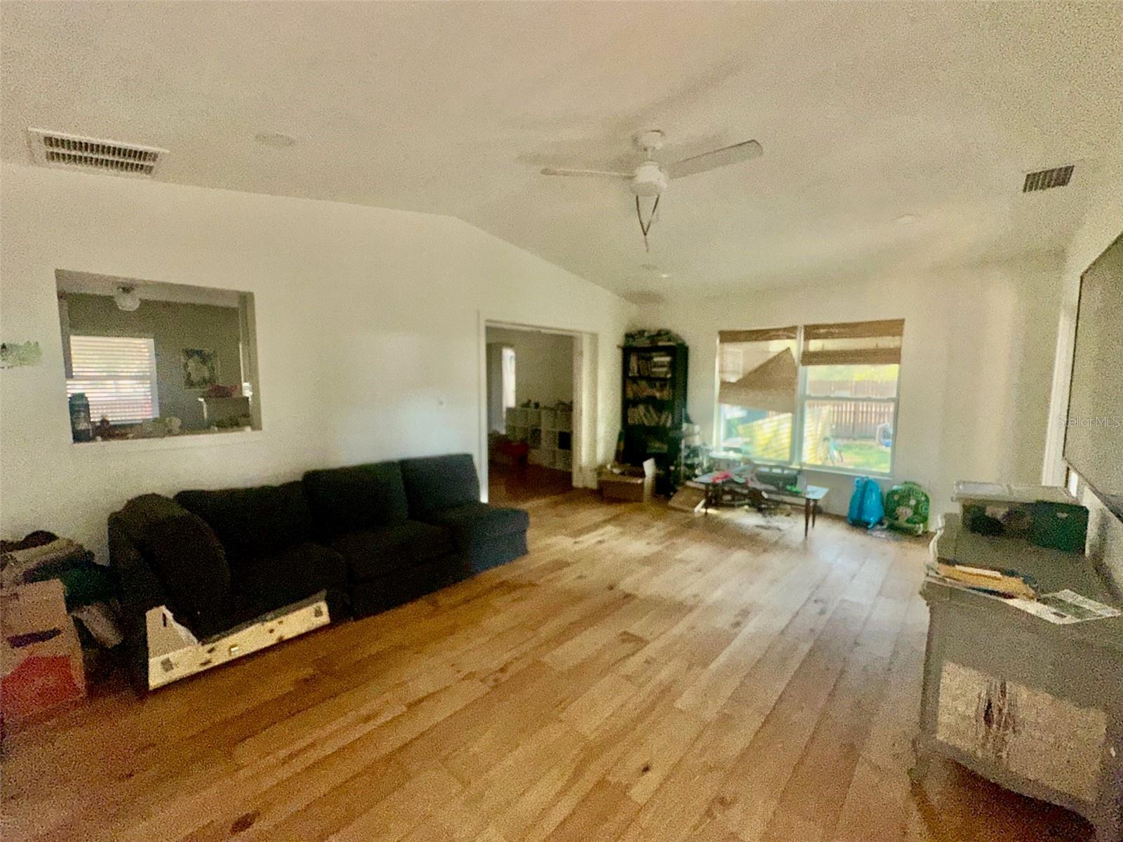 Listing photo id 6 for 900 46th Avenue N