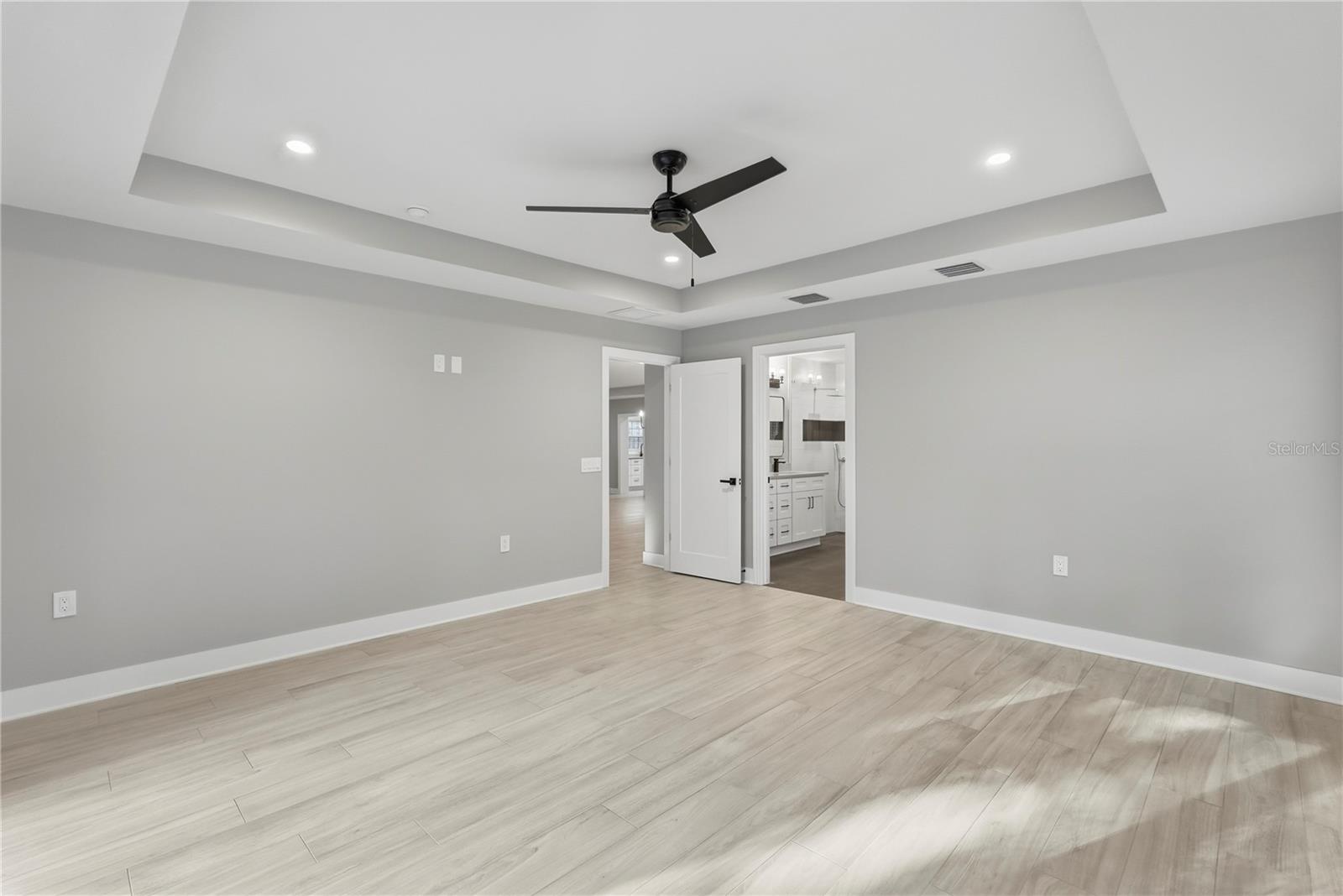 Image 23 of 32 For 845 Snell Isle Boulevard Ne