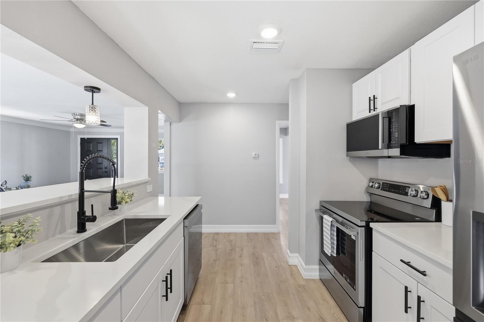 Image 10 of 25 For 727 16th Avenue Nw