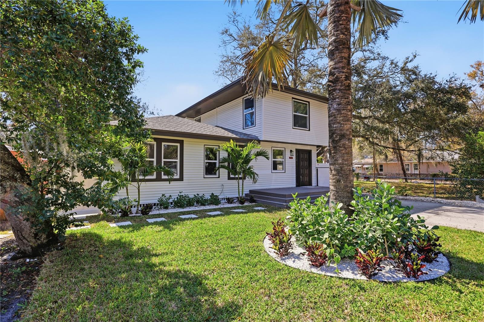 Image 2 of 25 For 727 16th Avenue Nw