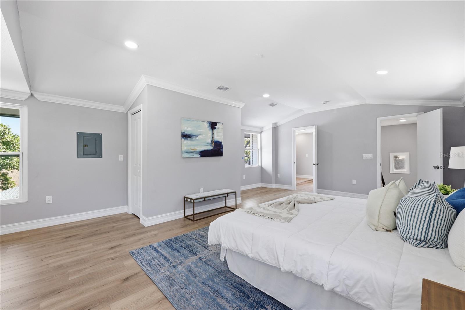 Image 20 of 25 For 727 16th Avenue Nw