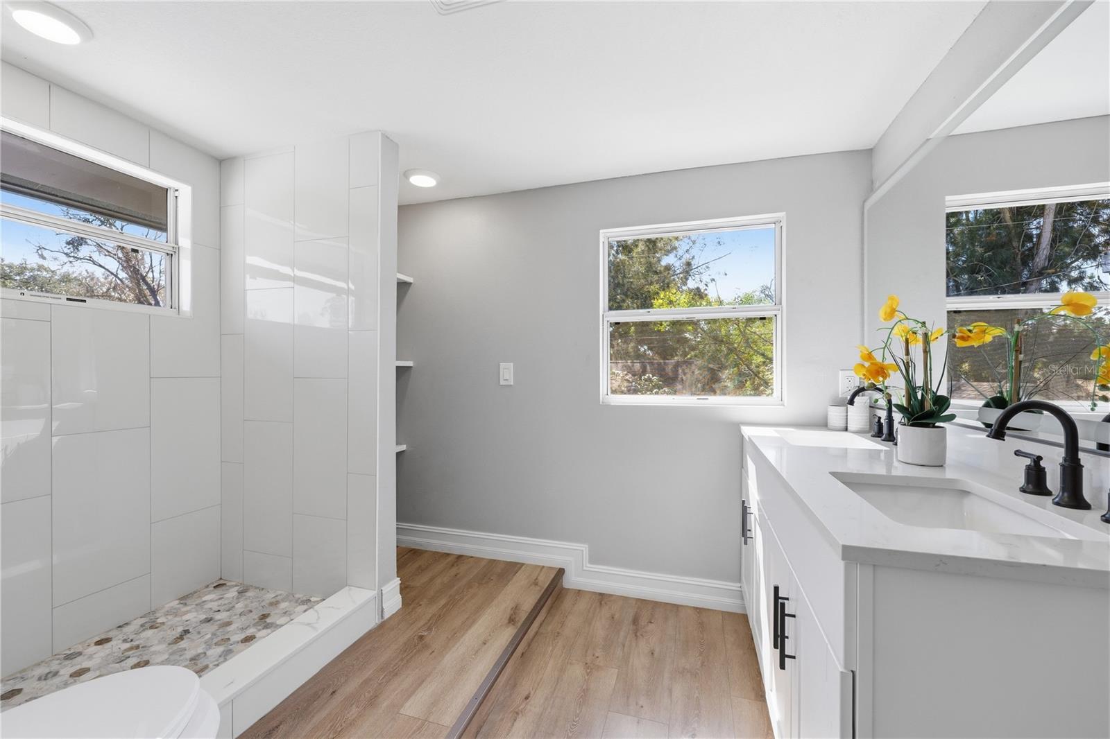 Image 21 of 25 For 727 16th Avenue Nw