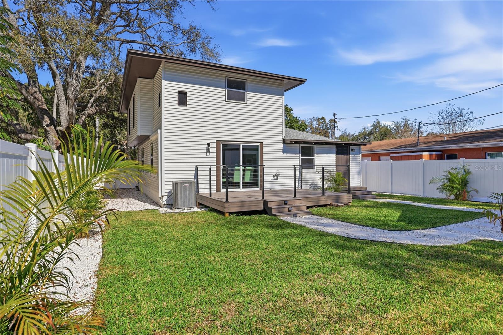 Image 23 of 25 For 727 16th Avenue Nw