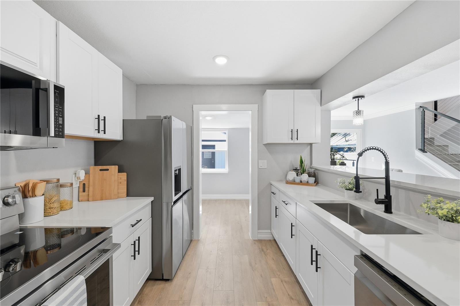 Image 8 of 25 For 727 16th Avenue Nw