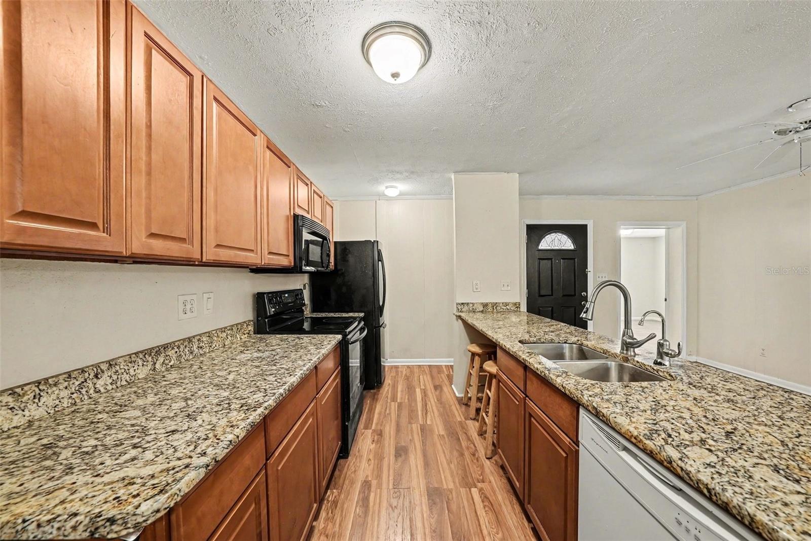 Listing photo id 8 for 209 Clemons Road