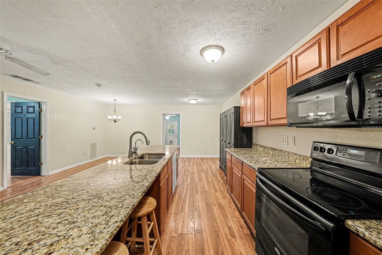 Listing photo id 12 for 209 Clemons Road