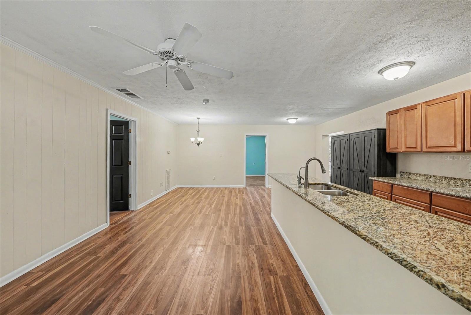 Listing photo id 13 for 209 Clemons Road