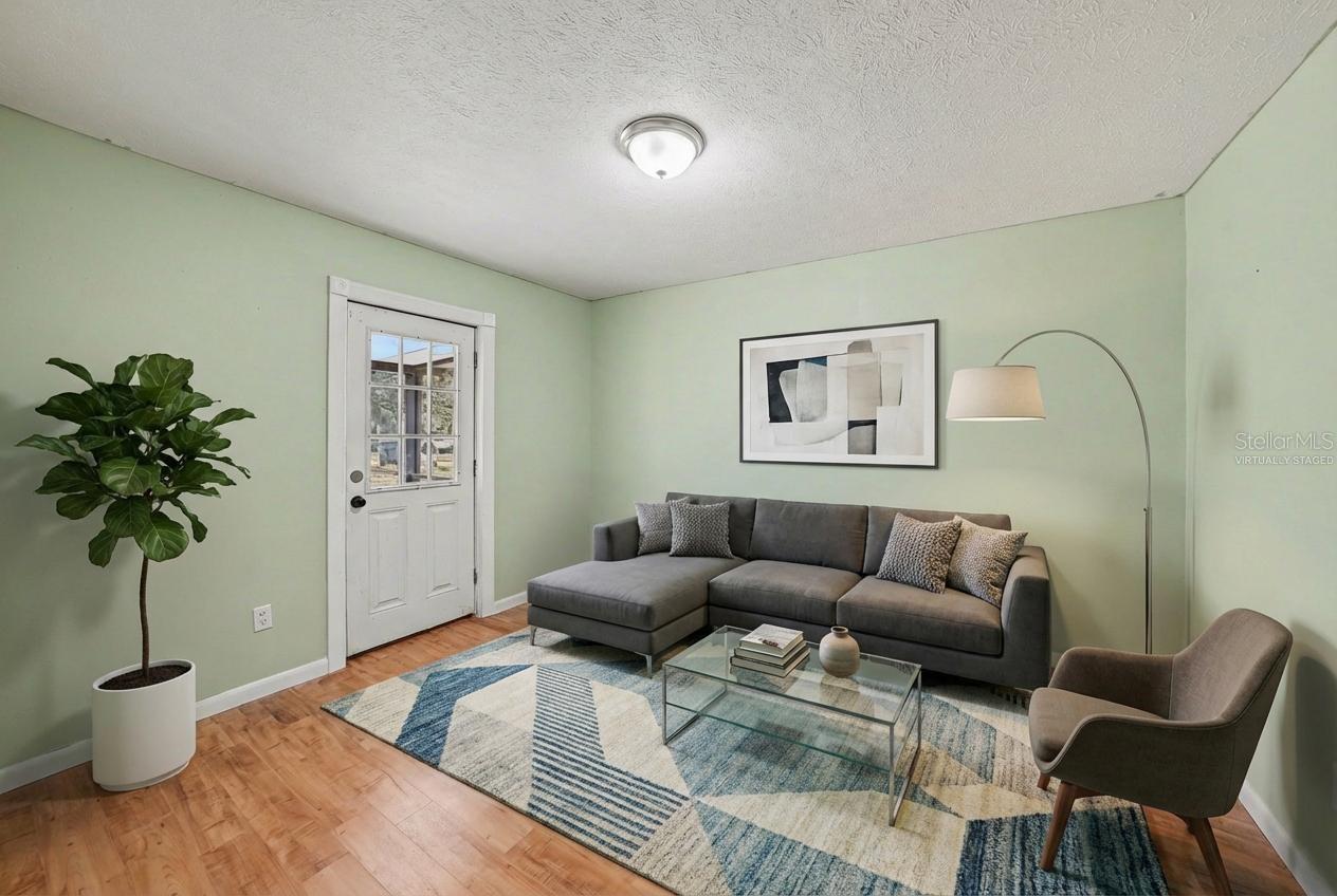 Listing photo id 16 for 209 Clemons Road