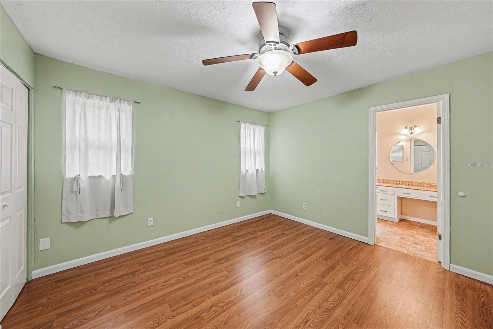 Listing photo id 19 for 209 Clemons Road