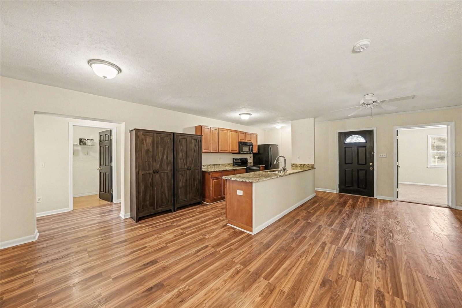 Listing photo id 7 for 209 Clemons Road