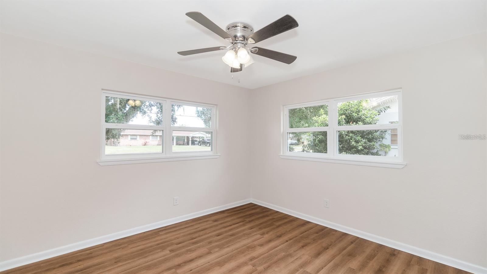 Listing photo id 11 for 1011 66th Street