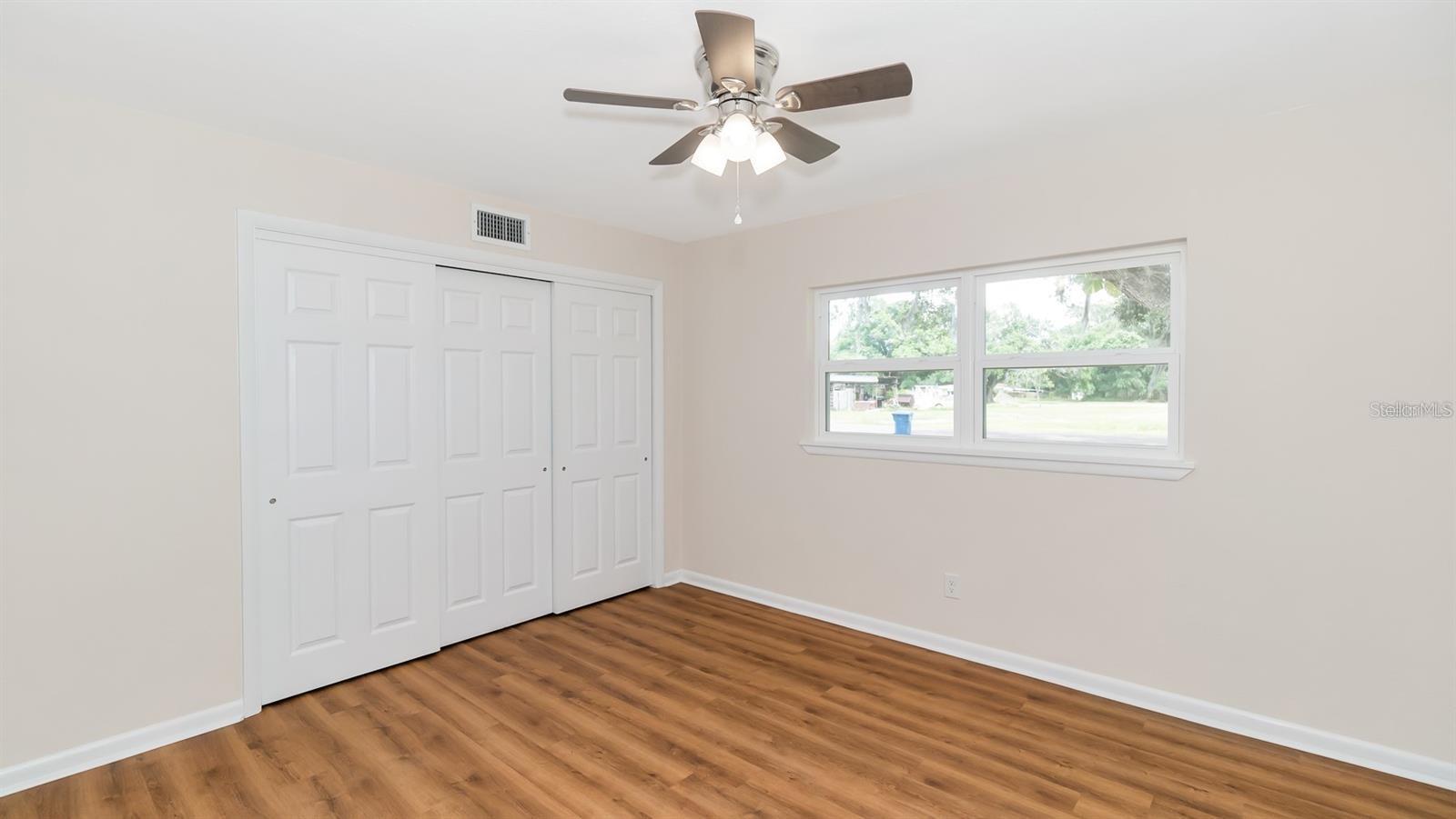 Listing photo id 14 for 1011 66th Street