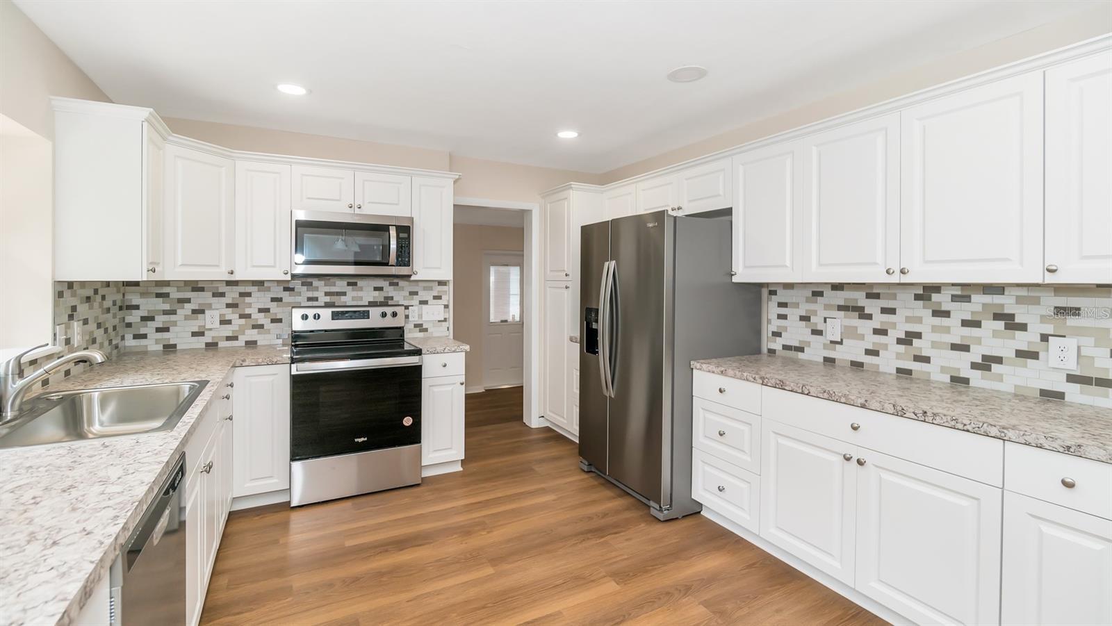 Listing photo id 1 for 1011 66th Street