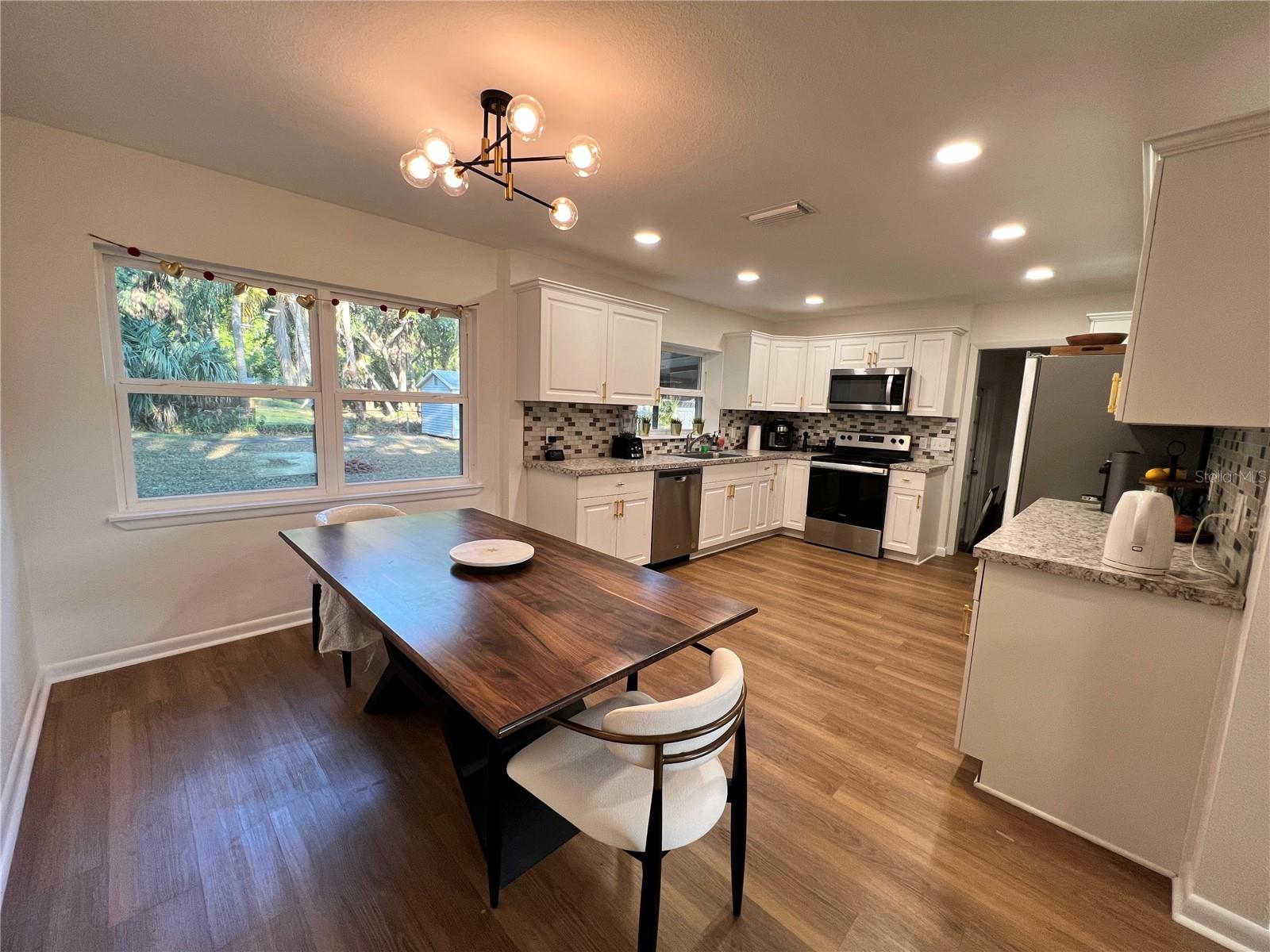 Listing photo id 3 for 1011 66th Street