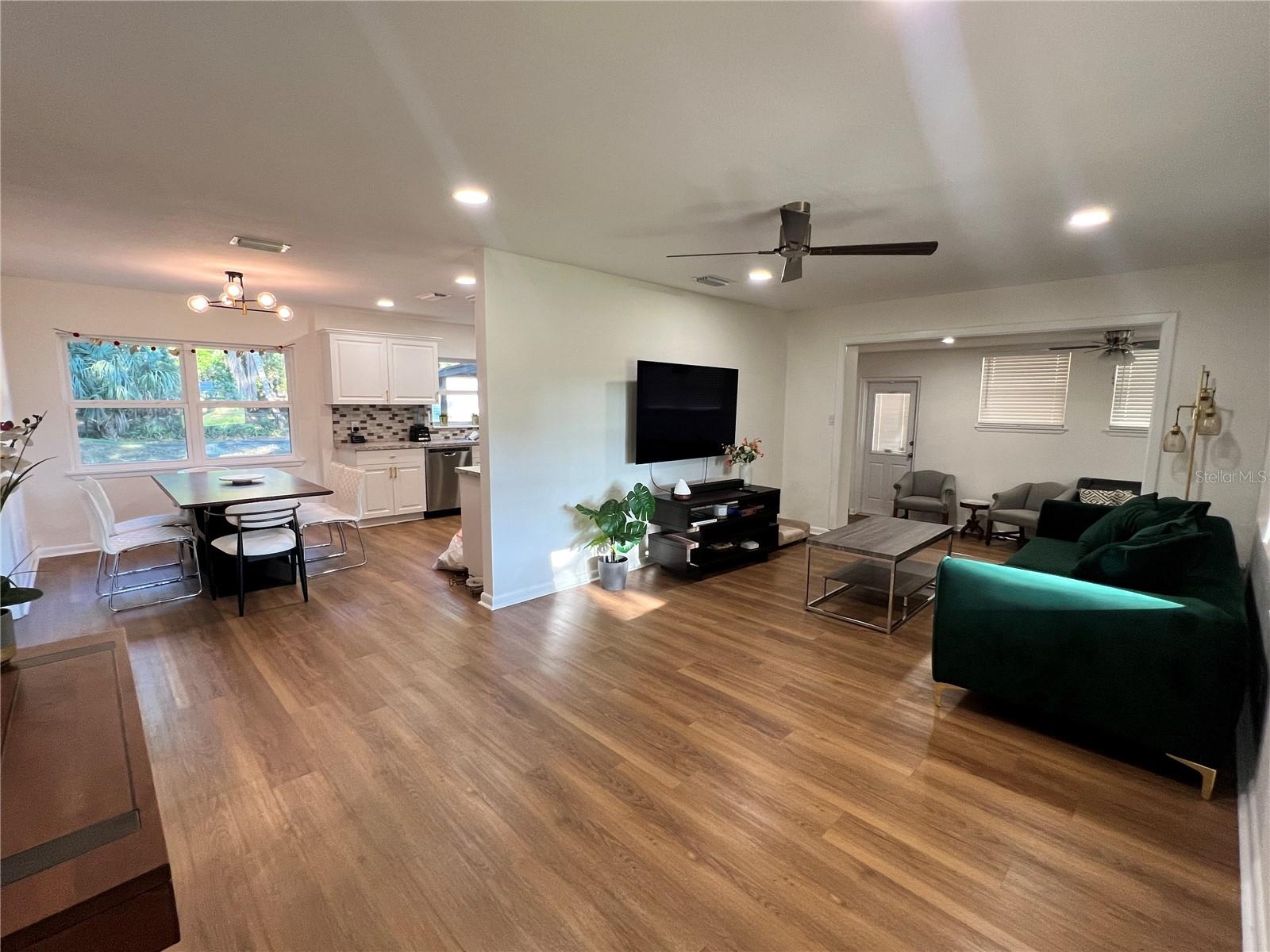 Listing photo id 6 for 1011 66th Street